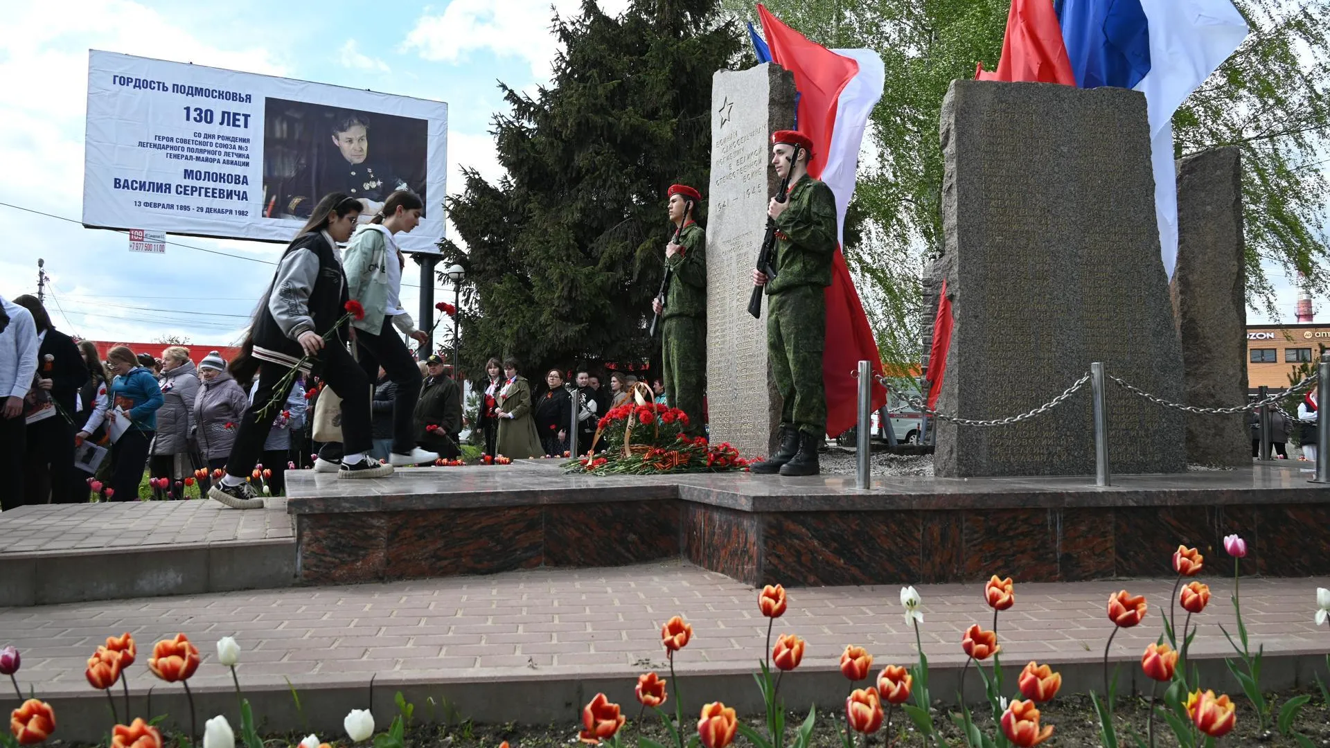 Школьники Ленинского округа присоединились к патриотической акции «Вахта Памяти»