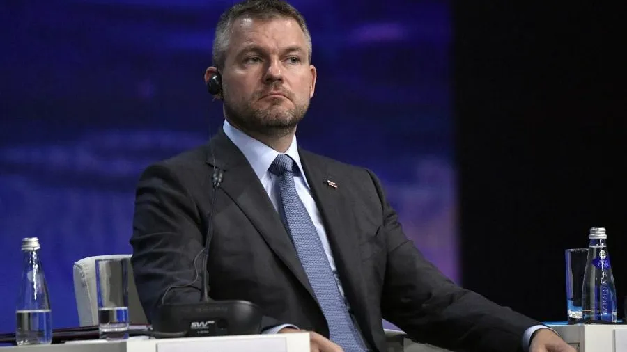 Лидер Словакии: отправка денег на Украину продлит конфликт, но не даст победу