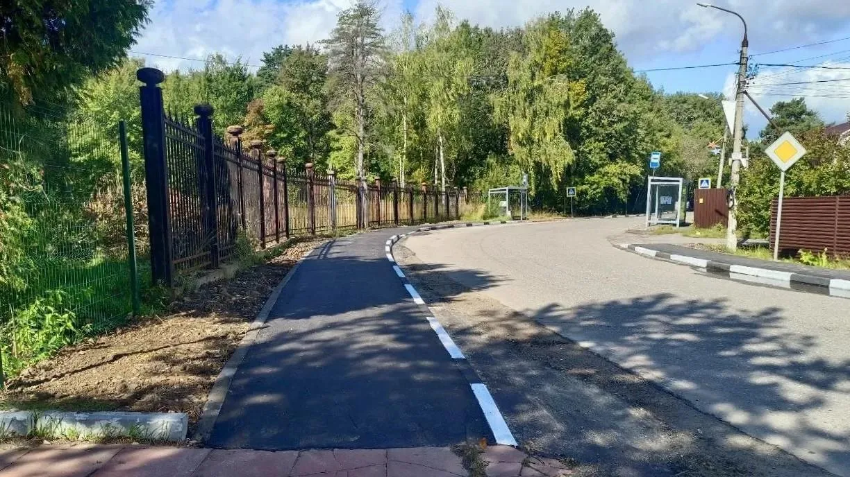 В Подмосковье построили 77 тротуаров вдоль региональных дорог в 2026 году