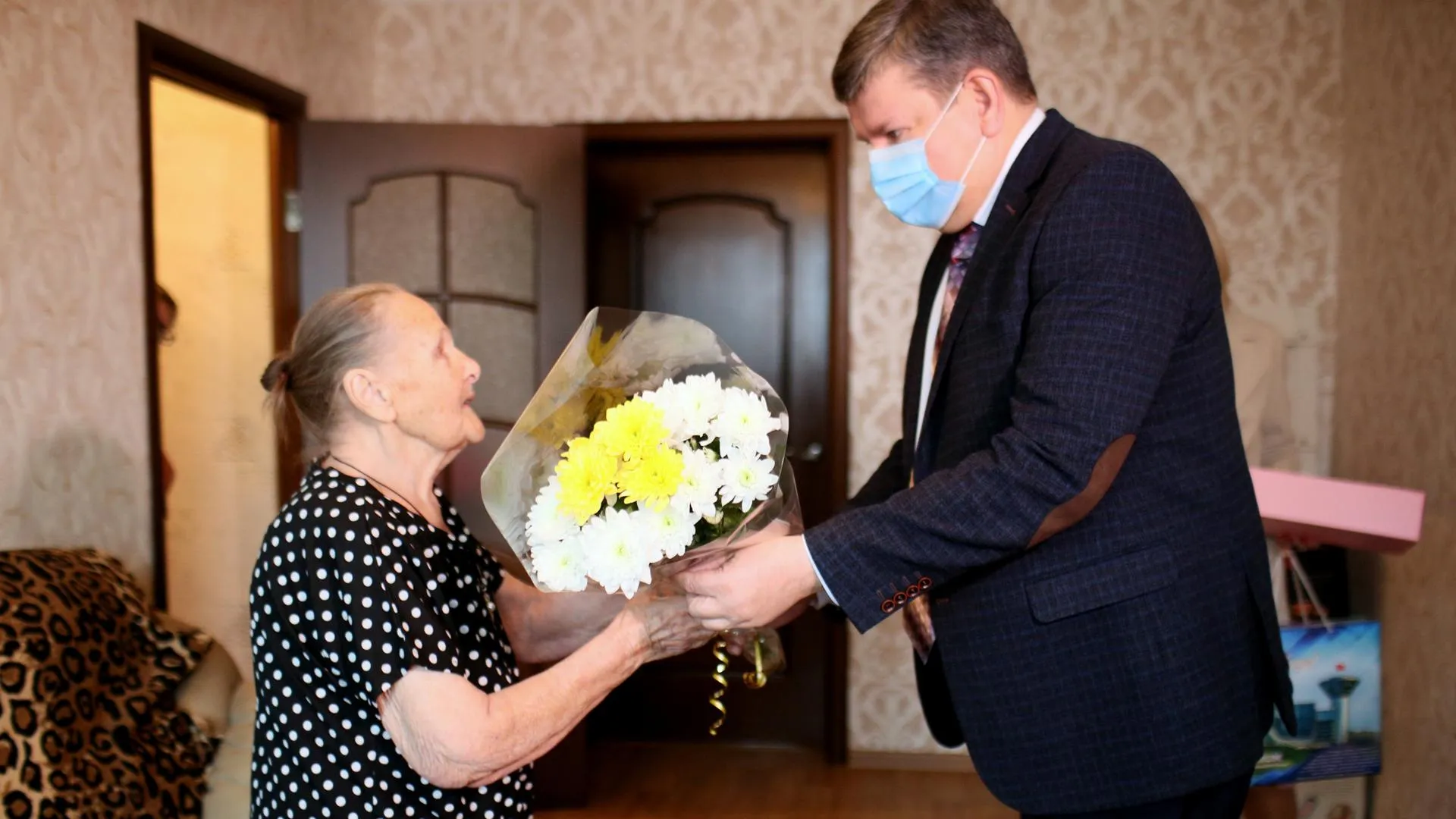 Глава Воскресенска поздравил с 90‑летием труженицу тыла