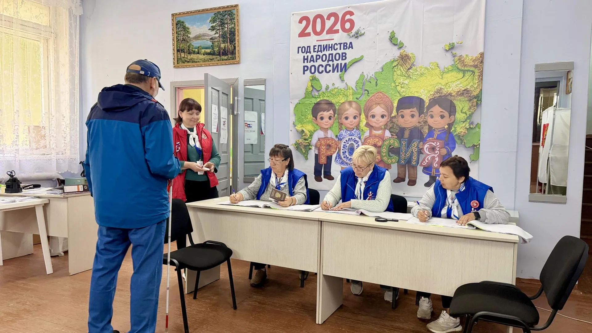 Незрячий житель Можайского округа пришел на выборы самостоятельно