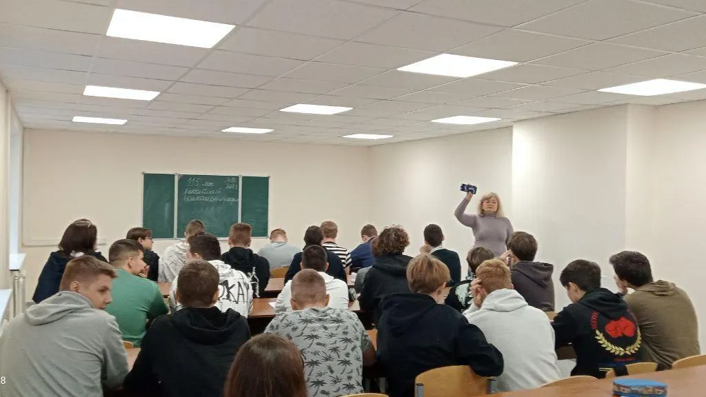В филиалах колледжа «Энергия» обсудили историю кино в РФ в ходе «Разговоров о важном»