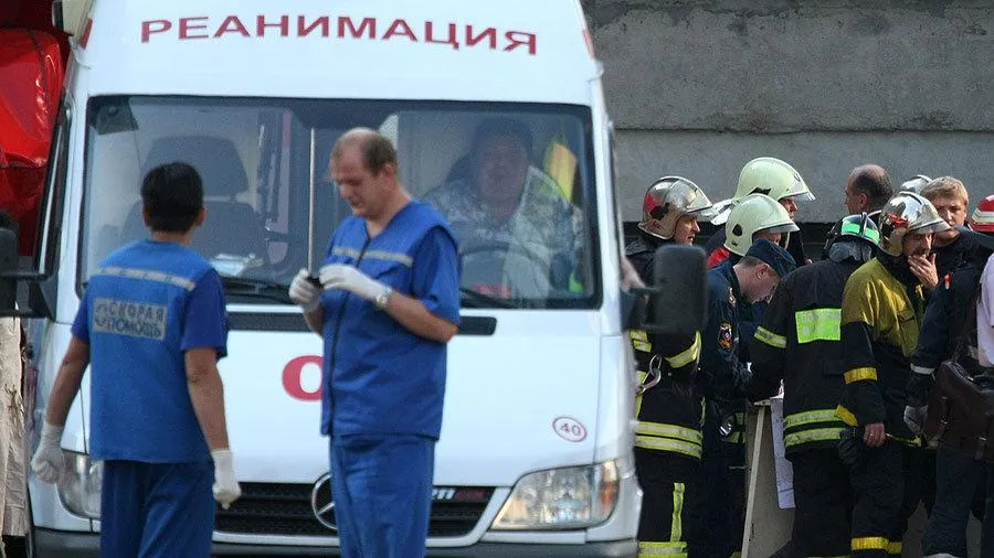 В Чехове спасатели вытащили мужчину, зажатого в авто в результате ДТП