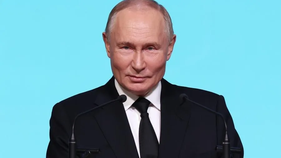 Путин принял участие в спуске на воду атомного ледокола «Чукотка»