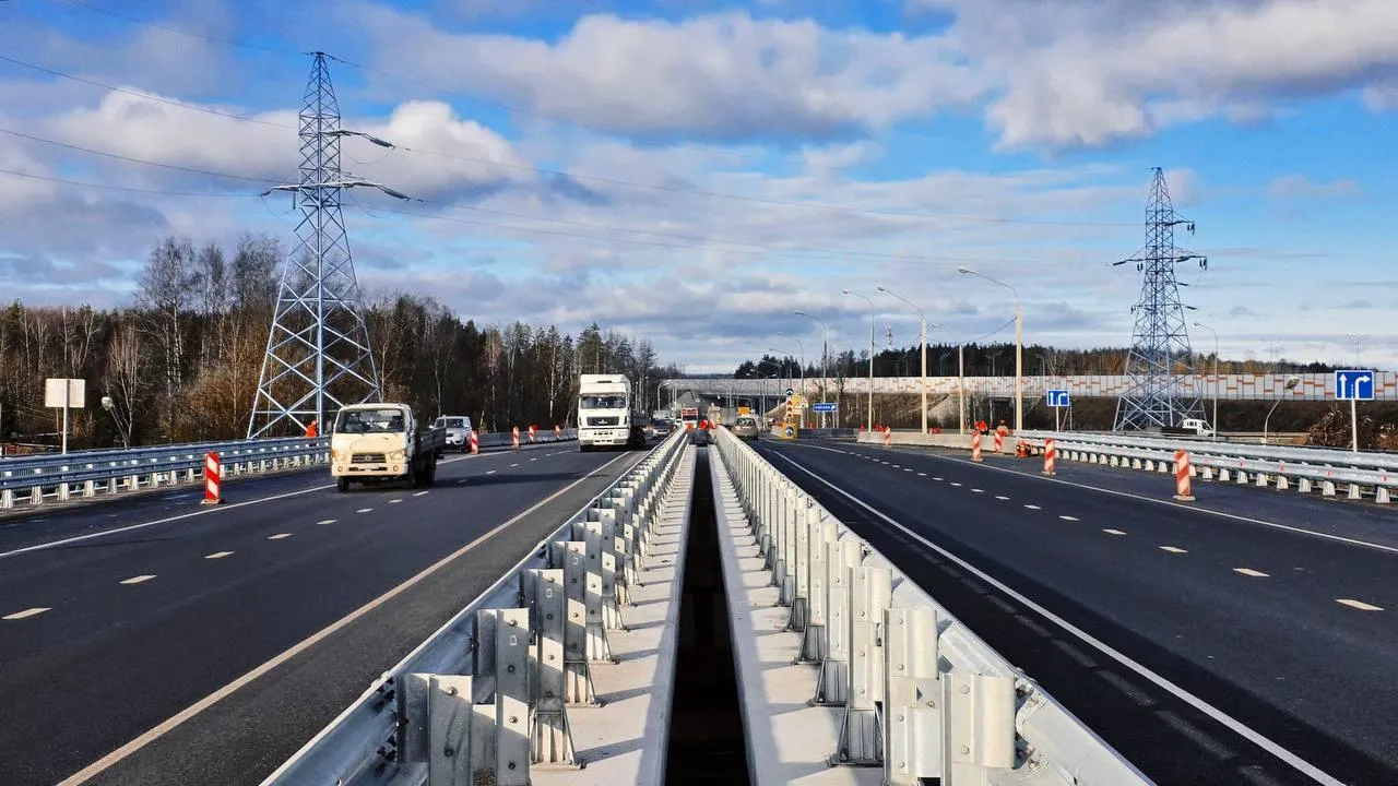 В Подмосковье запустили движение по путепроводу между трассами М-8 и А-107