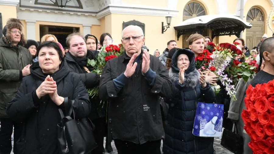 Народного артиста СССР Соломина проводили в последний путь аплодисментами