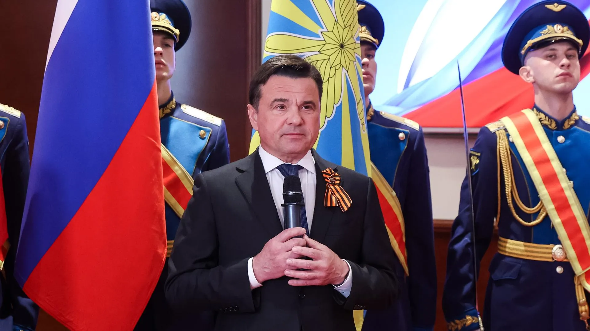 Воробьев передал «Золотую Звезду» Героя России родственникам летчика Терехина