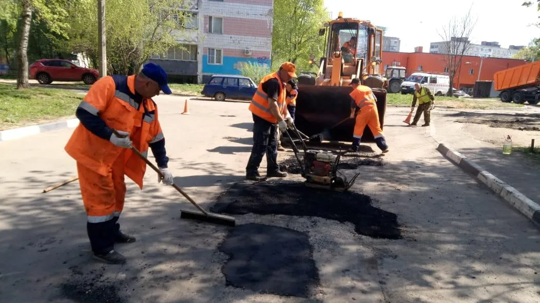 Свыше 7,6 тыс ям залатали во дворах Подмосковья с начала 2019 года