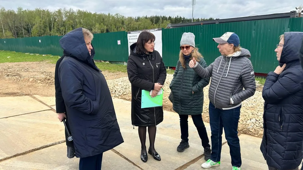 В деревне Домодедова проводят расширение подъездной дороги до двух полос