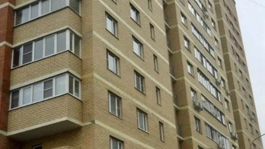 В Подмосковье объяснили, когда УК обязана делать косметический ремонт подъезда