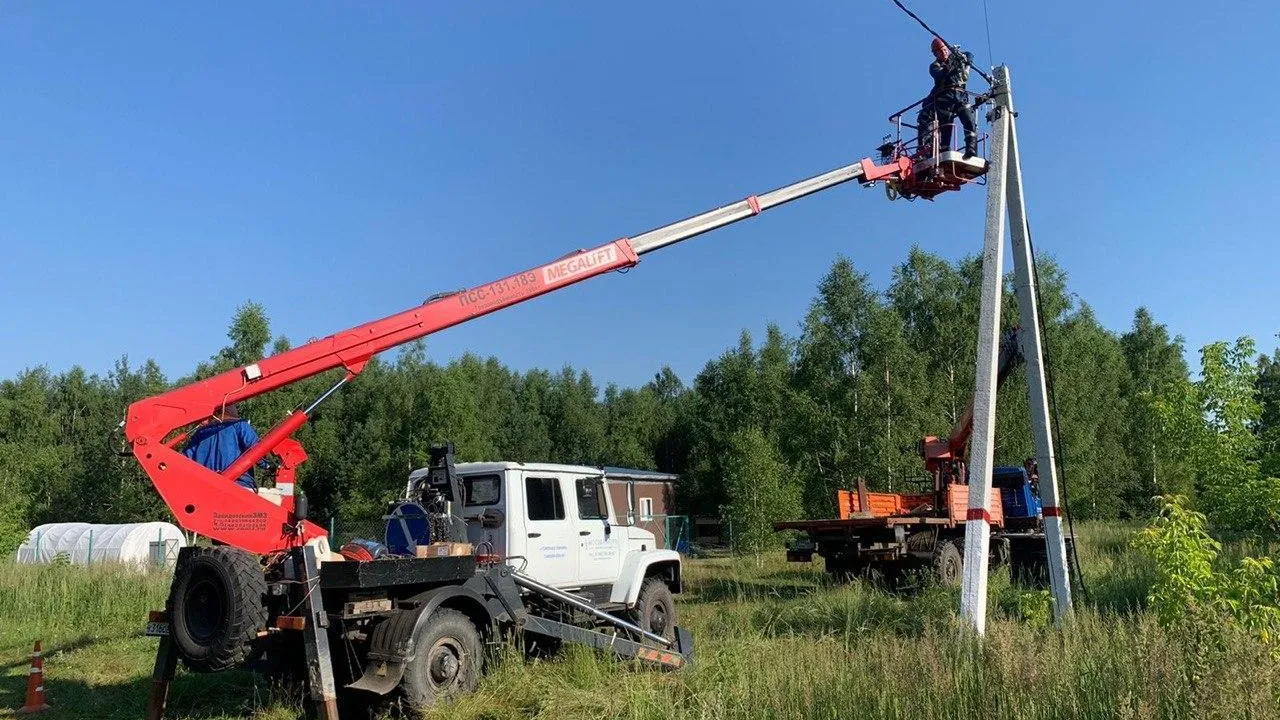 Энергетики Подмосковья возвели ЛЭП для жителей поселка Северная Грива