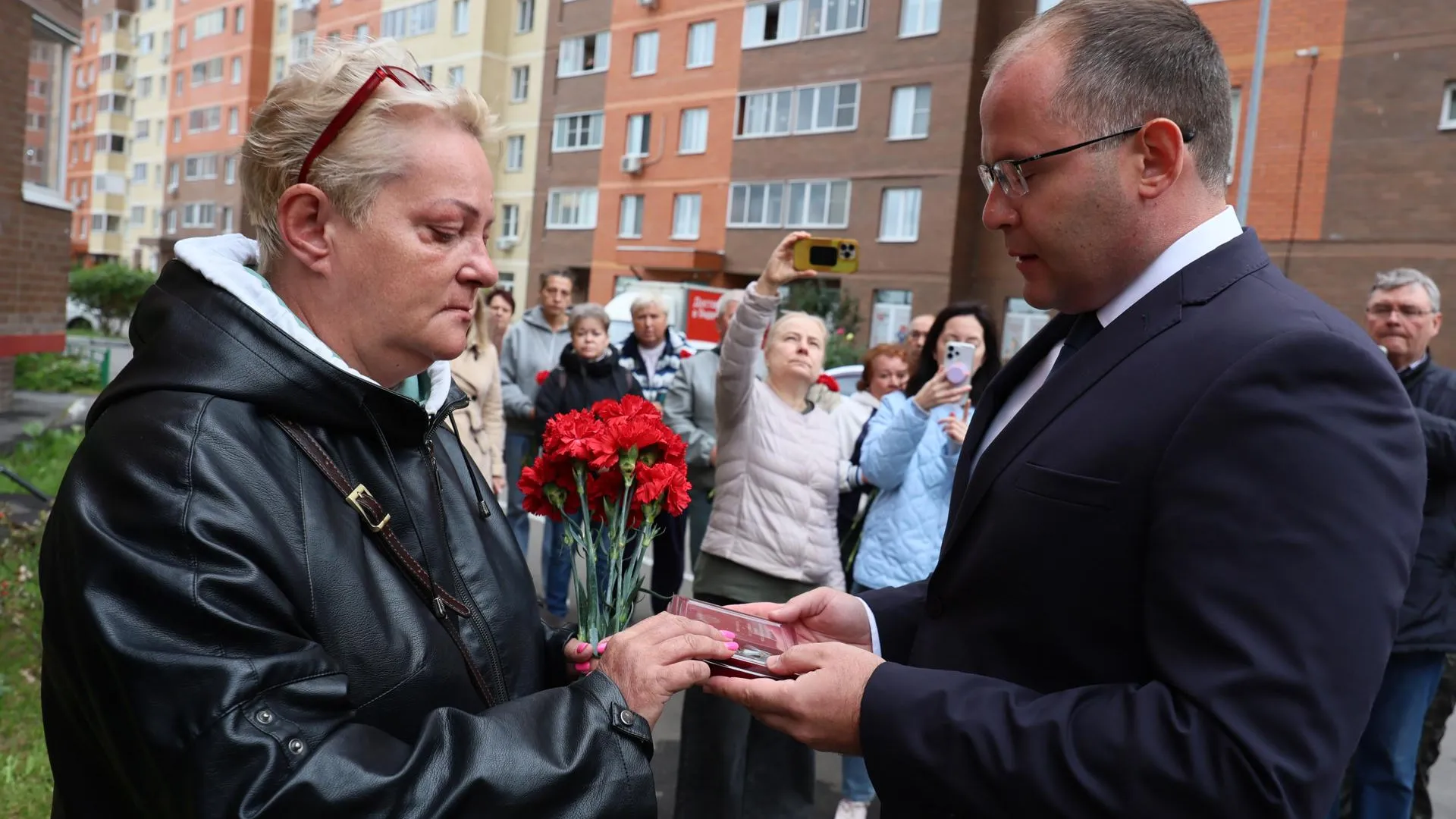 В Балашихе открыли мемориальную доску участнику СВО Владиславу Савельеву