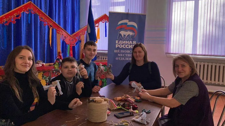 Дети с ОВЗ научились создавать куклы из ткани на творческом мастер‑классе в Щелкове