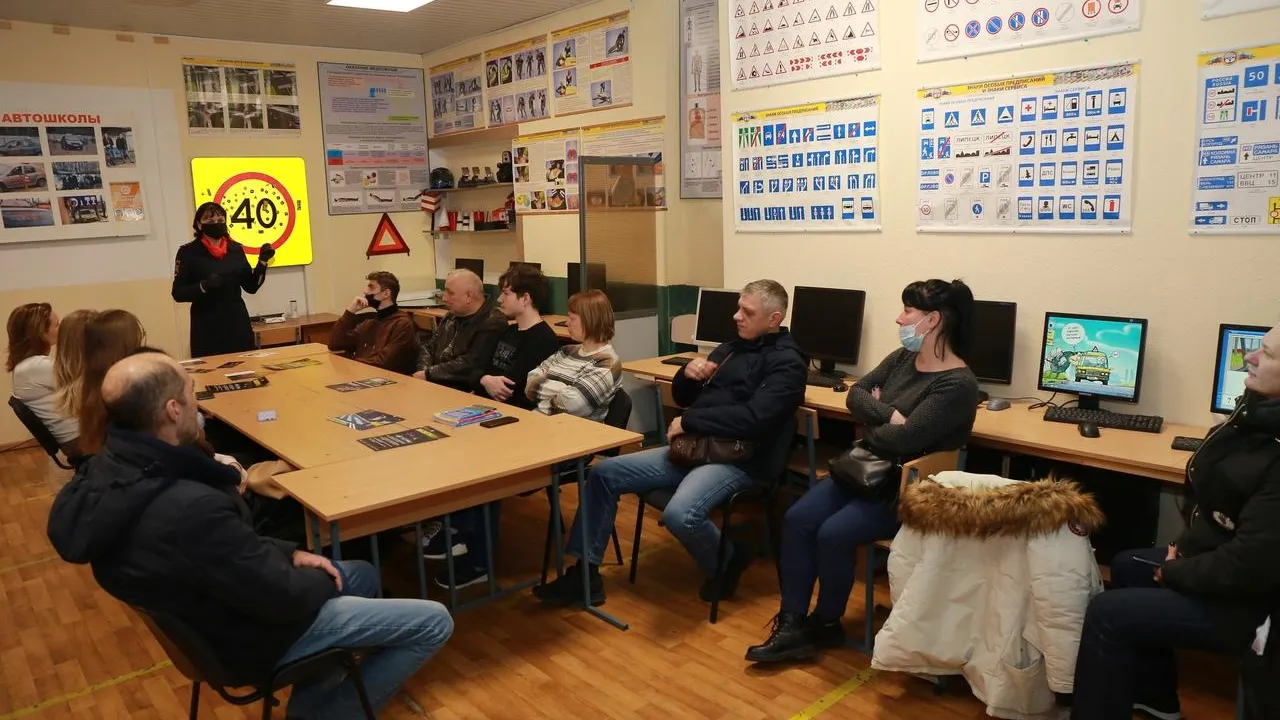 Сотрудники ГИБДД Подольска рассказали будущим водителям основные ошибки автомобилистов
