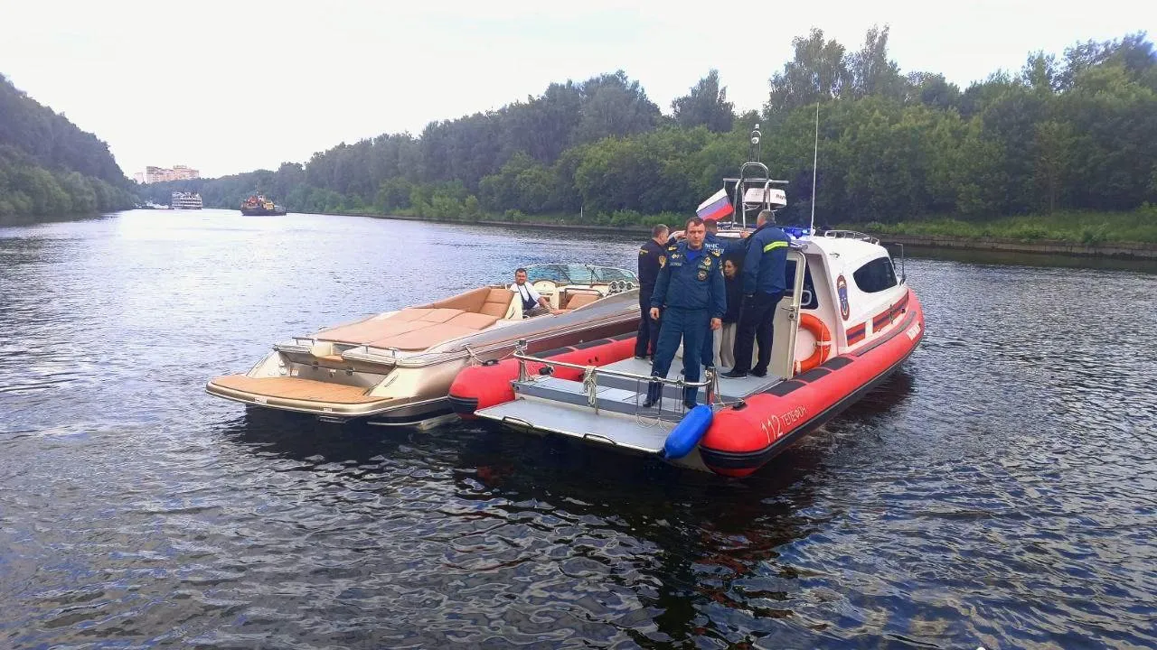 Катер совершил резкий маневр: подробности падения мальчика в воду в Химках