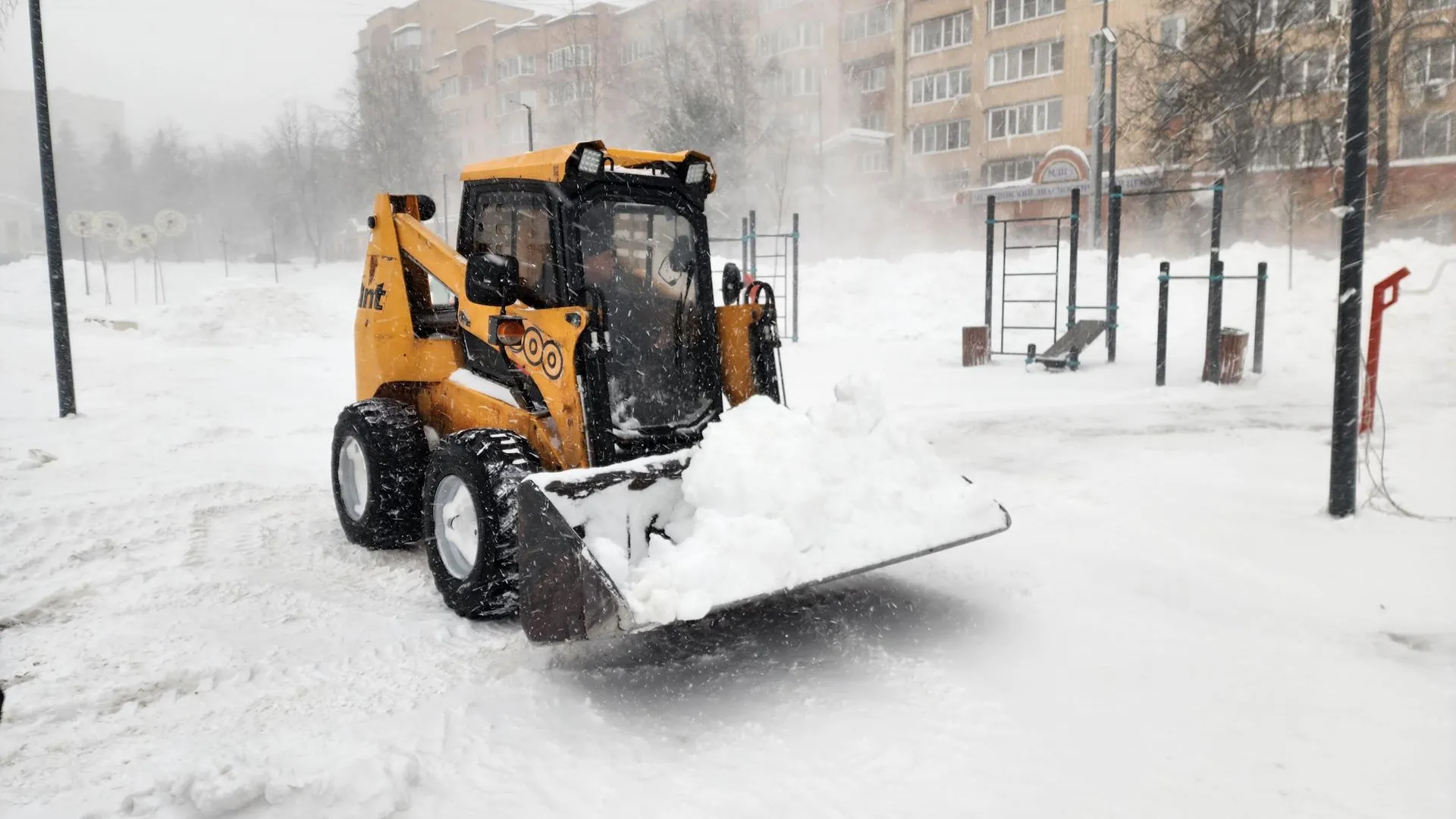 Коммунальные службы Красноармейска усилили уборку после снегопада