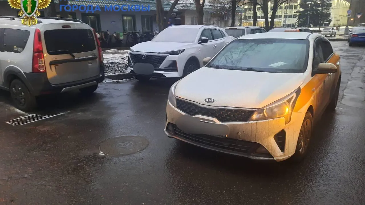 Водитель такси несколько раз переехал пенсионерку в Новой Москве