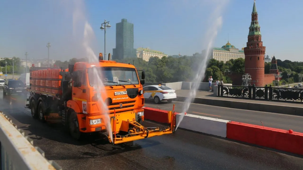 Из‑за жары городские службы в Москве работают в режиме повышенной готовности