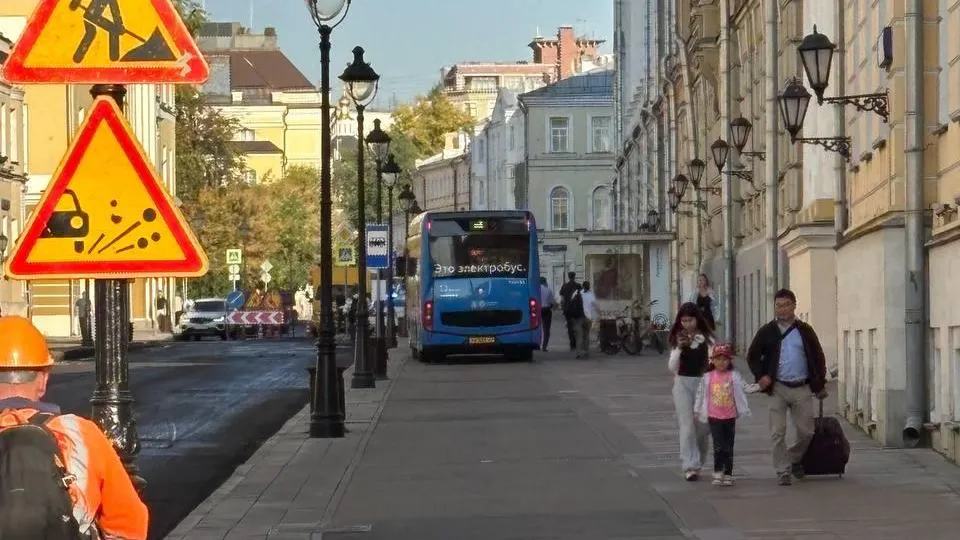 Грунт провалился на Большой Никитской улице в центре Москвы