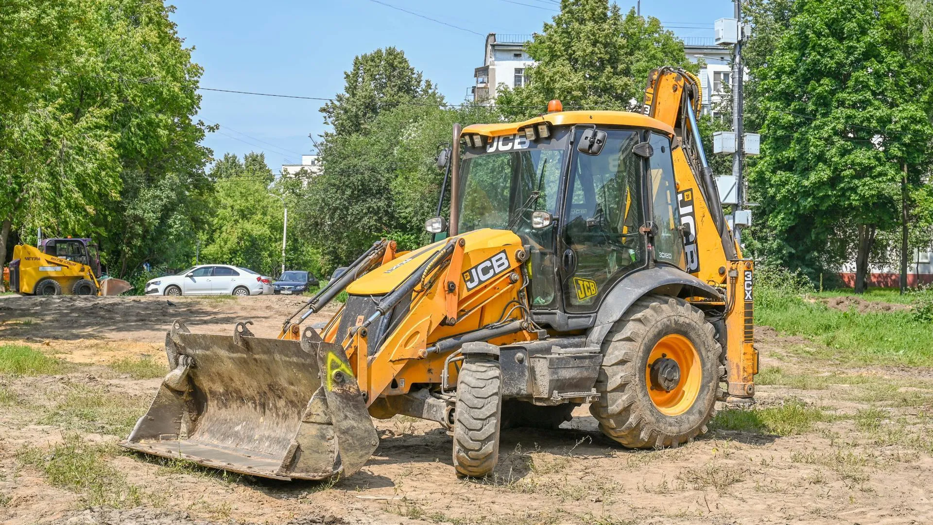 В Ленинском округе обустраивают пешеходные дорожки