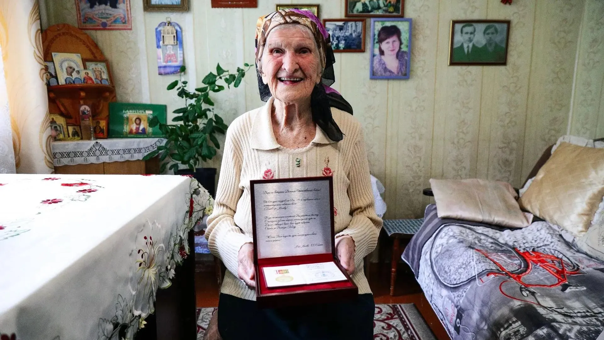 В Воскресенске ветерану вручили знак к 85-летию битвы за Москву