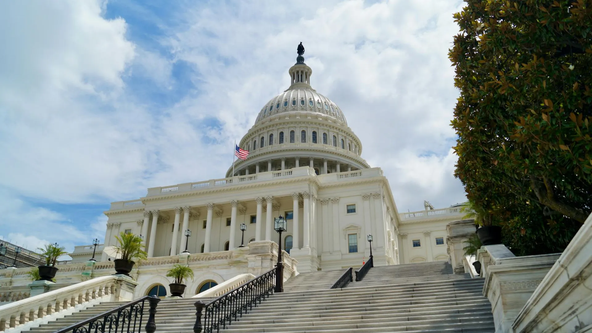 В США заявили о мрачном настроении американских госслужащих из-за выборов