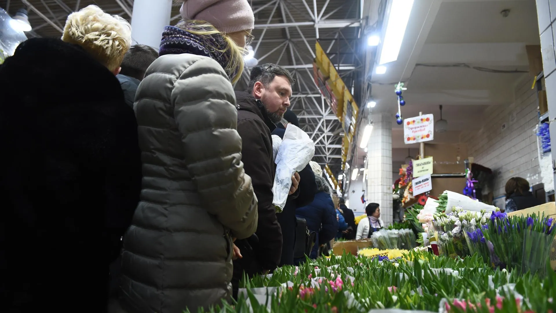 На 8 Марта жители Подмосковья купили цветов почти на полмиллиарда рублей