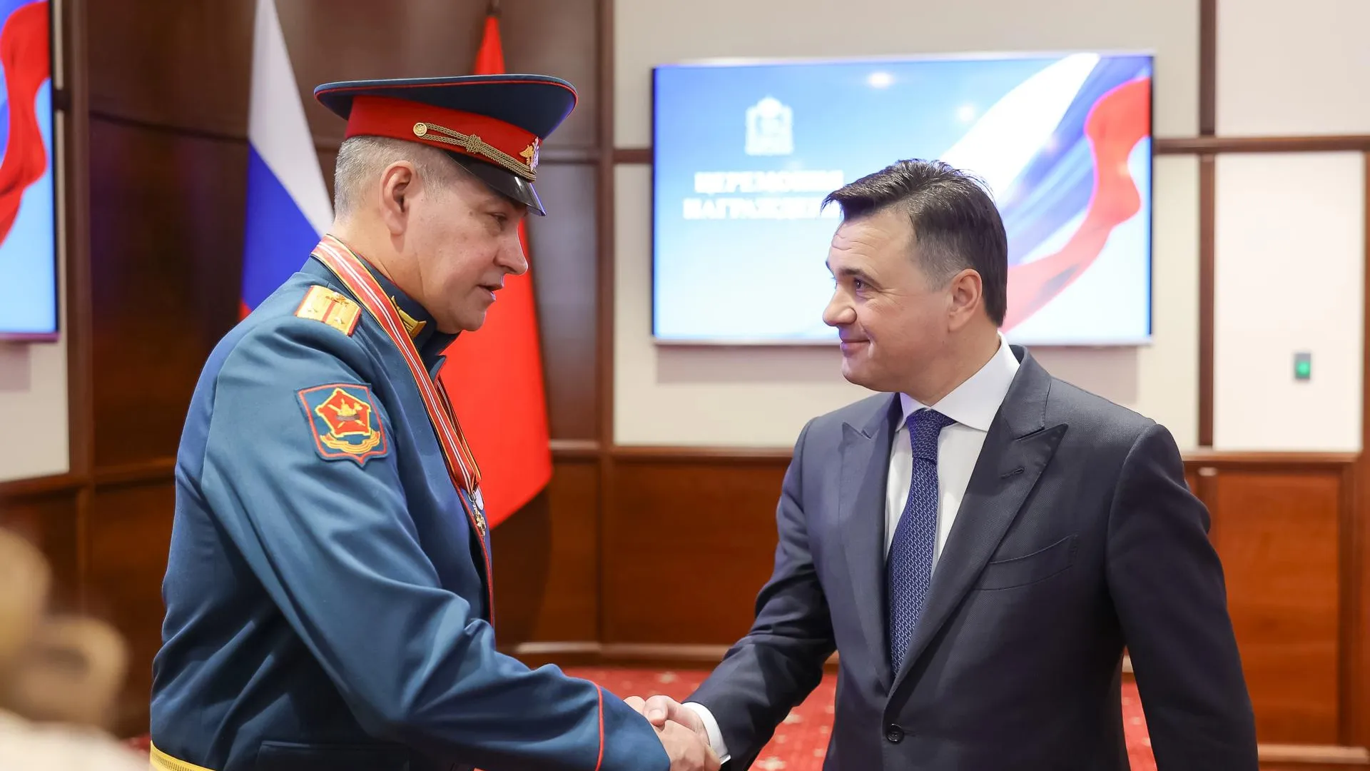 Воробьев вручил награды участникам СВО, спасателям, врачам и росгвардейцам