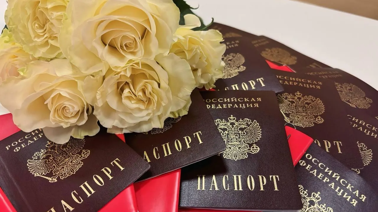 Еще 11 юных жителей Волоколамского округа получили первые паспорта