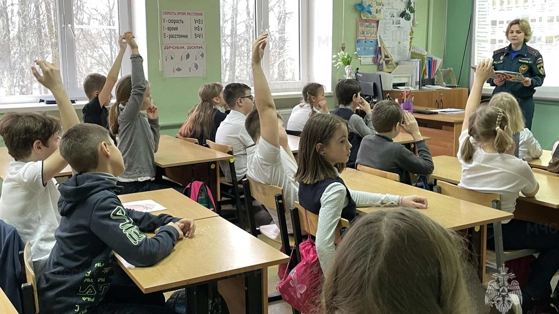 В Сергиевом Посаде профилактические занятия со школьниками провели сотрудники МЧС
