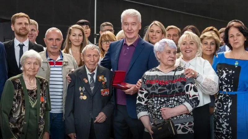 Коллективу столичной ВДНХ вручили орден Почета