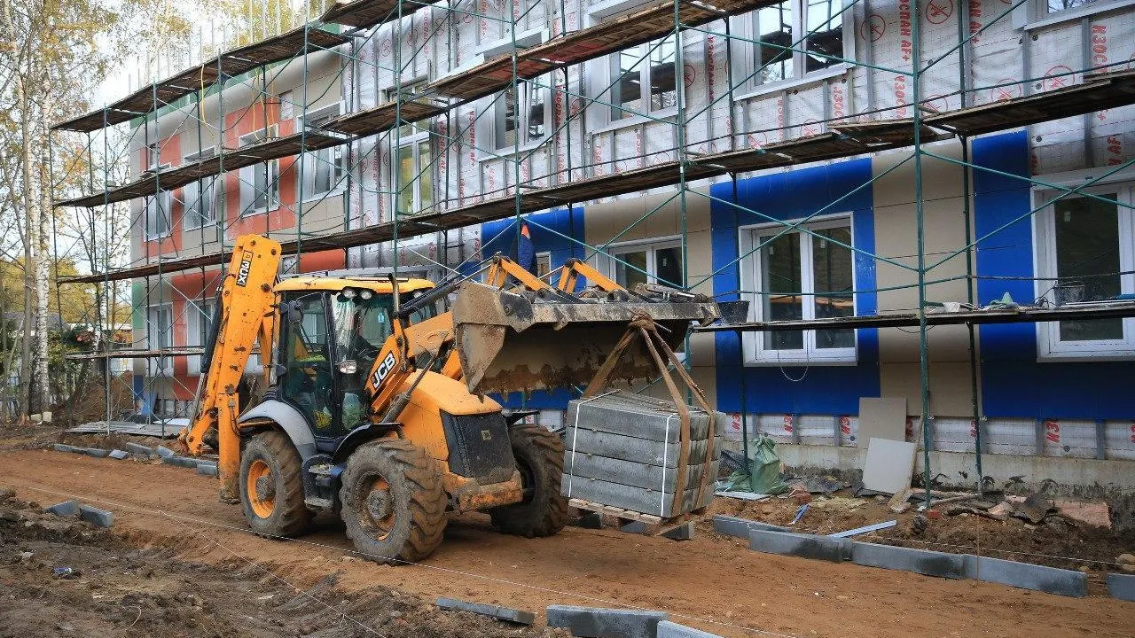 В филиал школы № 11 в Долгопрудном начали привозить необходимое оборудование