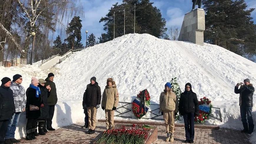 Жители Подольска возложили цветы к памятникам павшим в Великой Отечественной войне