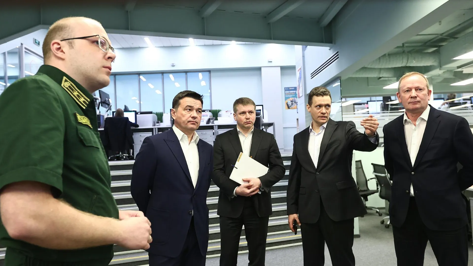 Андрей Воробьев в ЦУРе проверил работу системы управления силами тушения лесных пожаров