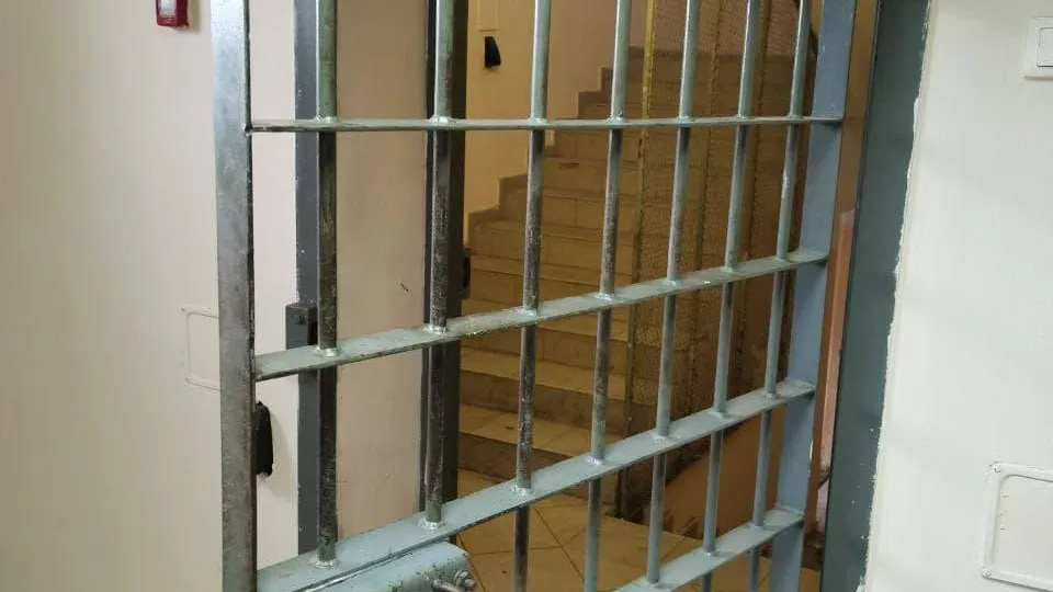 Прокурор проверил изолятор временного содержания в Домодедове