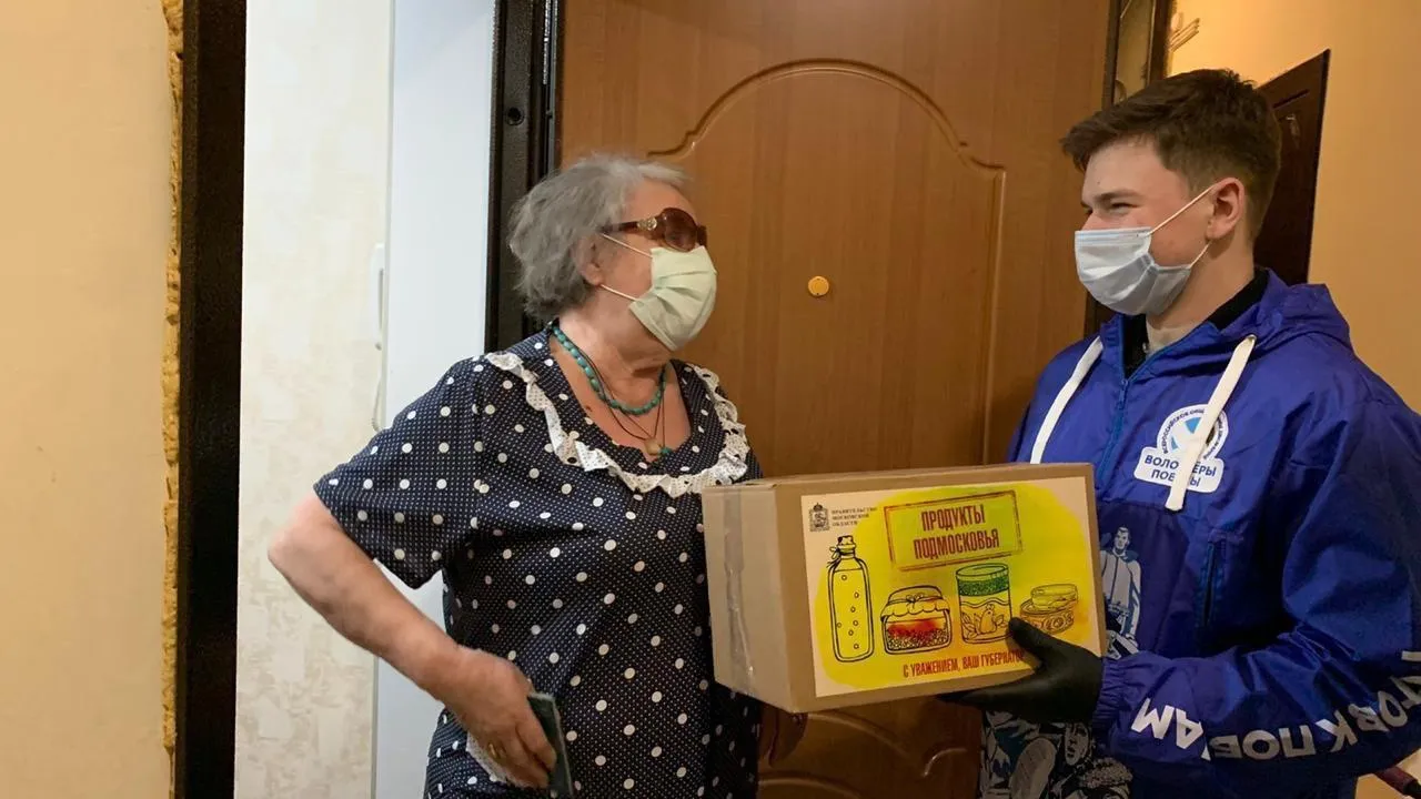 Порядка 300 продуктовых наборов доставили волонтеры Мытищ жителям на самоизоляции