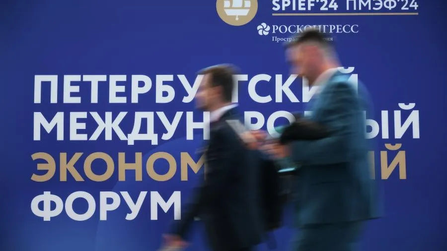Замглавы Минстроя поблагодарил Беглова за убранные ради ПМЭФ электросамокаты