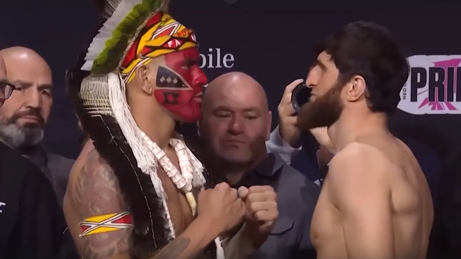 Россиянин Магомед Анкалаев победил Перейру и стал чемпионом UFC