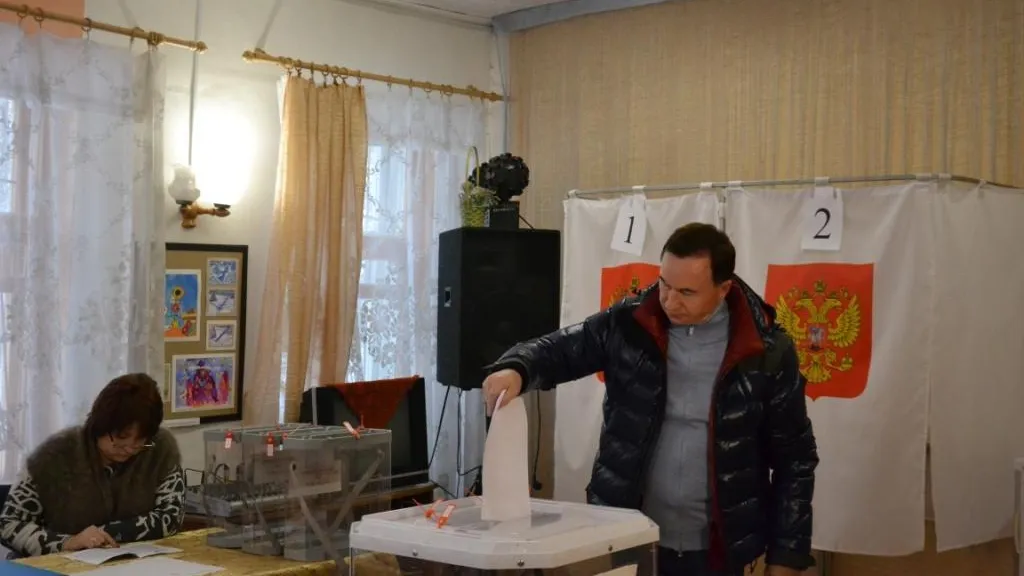 Президент Института инженерной физики Алексей Царьков проголосовал на выборах в Серпухове