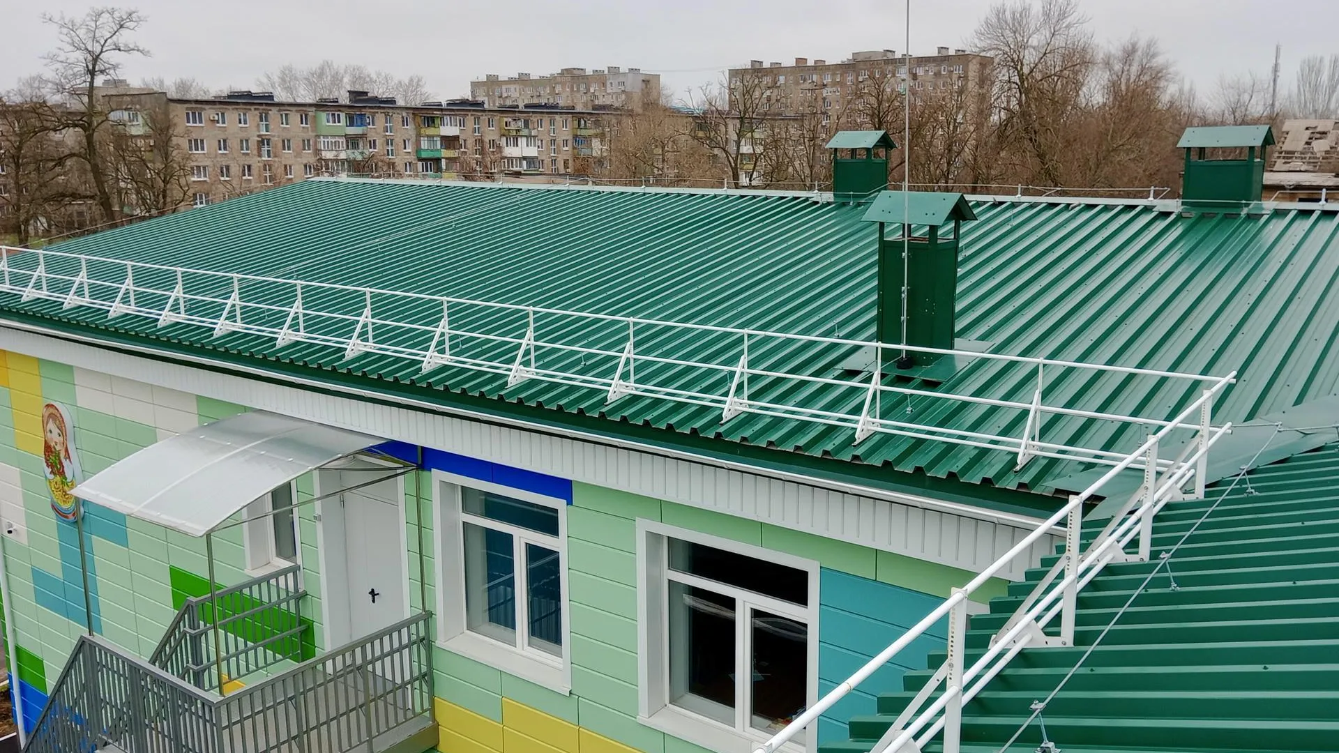 Специалисты Подмосковья восстановили детсад на 145 мест в Мариуполе