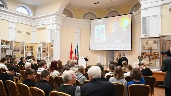 В Ленинском округе состоялось поэтическое чтение Сергея Лобанова