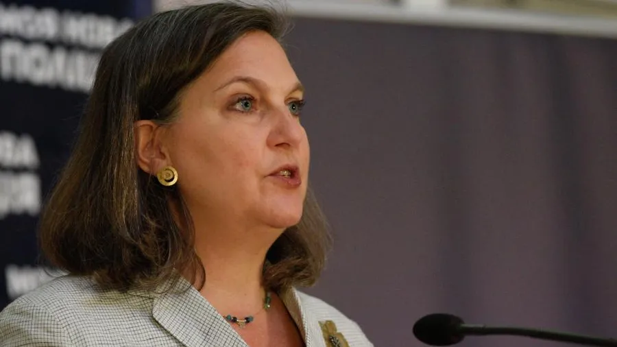AT: Нуланд могла приехать на Украину из‑за угрозы военного переворота