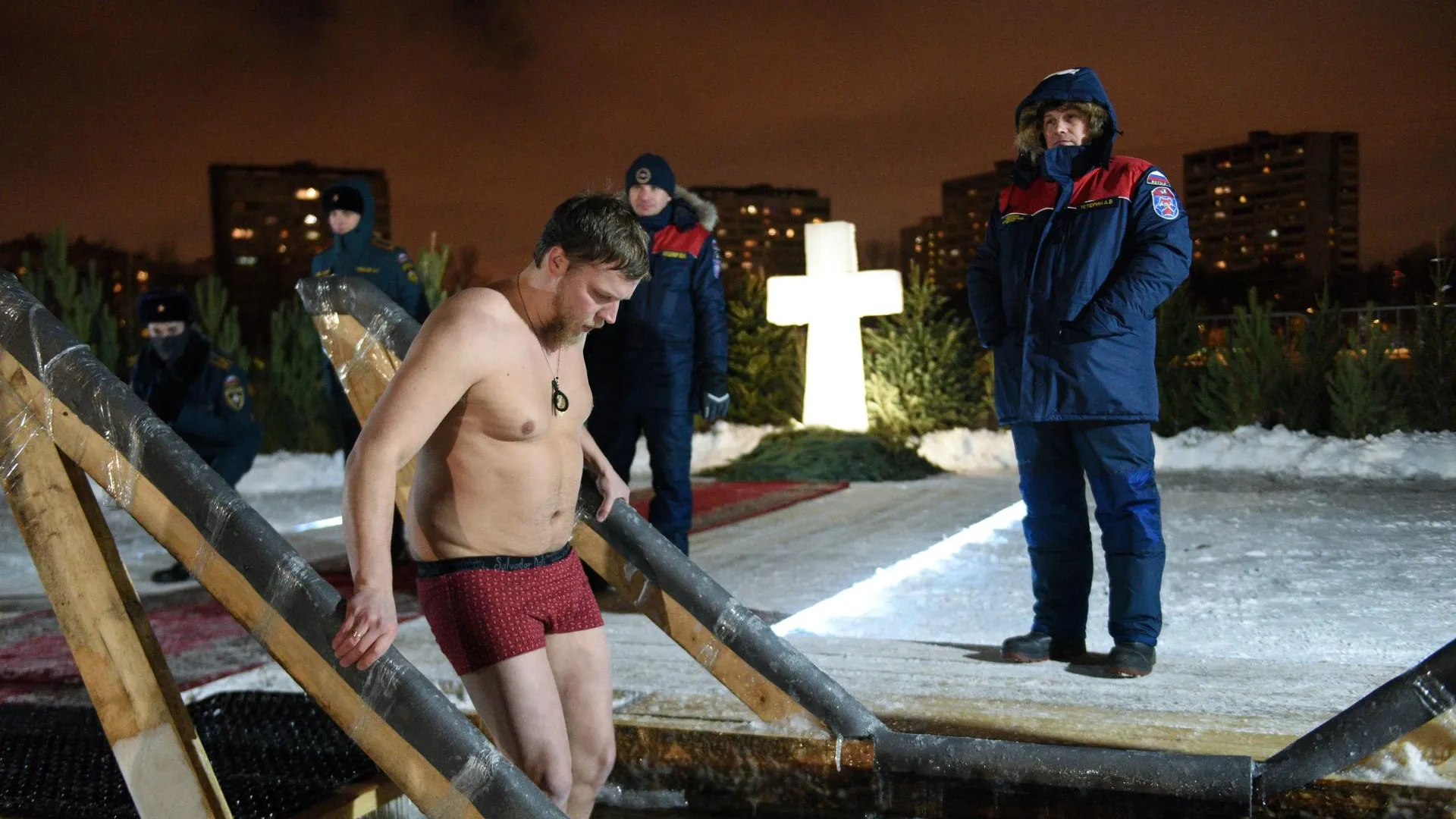 Более 121 тыс человек окунулись в воду на Крещение в Подмосковье