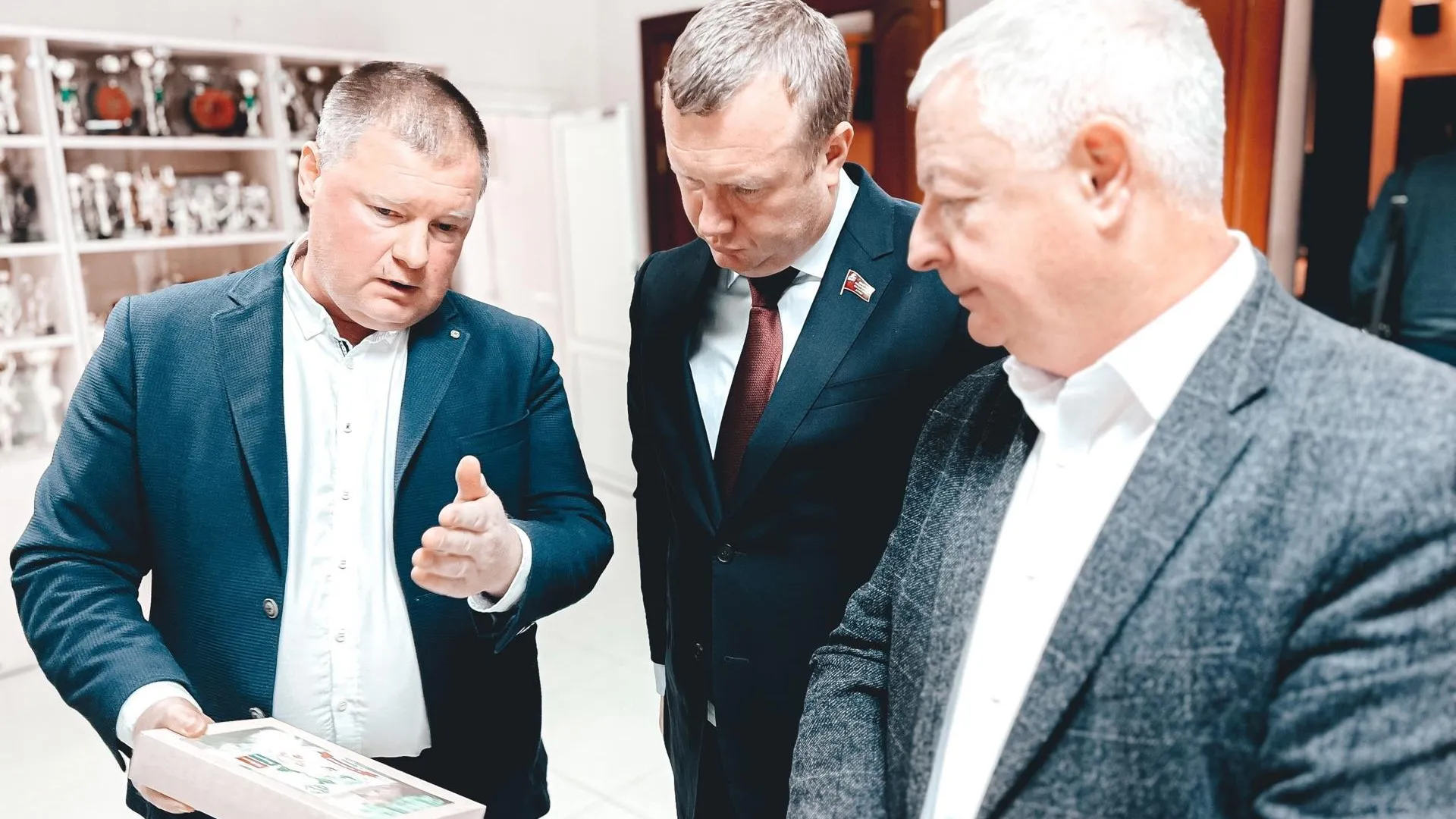 Депутат Мособлдумы Коркин наградил работников агропромышленной отрасли
