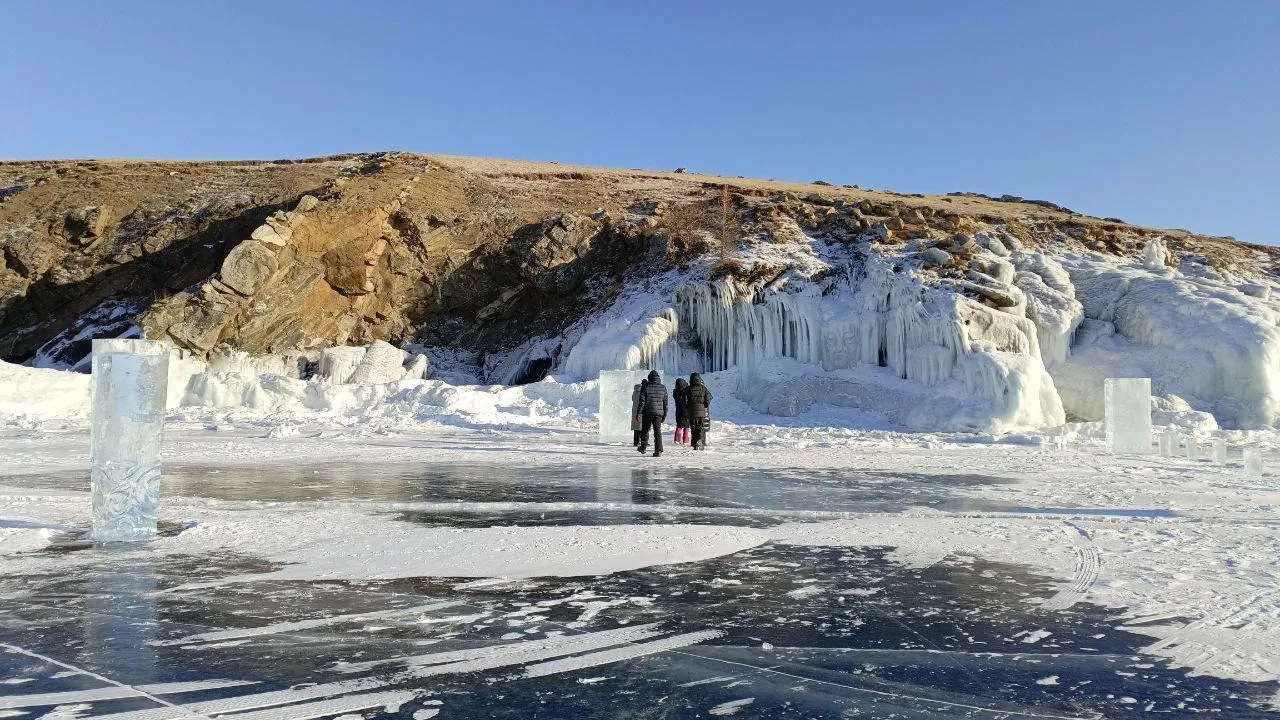 Мастера из Сергиева Посада участвуют в фестивале ледовой скульптуры на Байкале