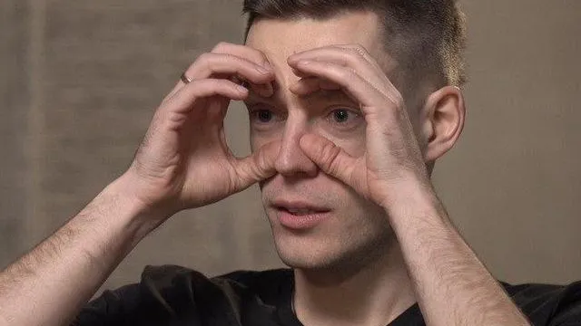 Включен в реестр иностранных агентов, а также внесен в реестр террористов и экстремистов Росфинмониторинга