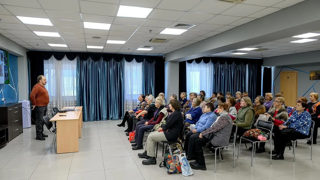 В Подольске медовый сомелье поделился с долголетами секретами пчеловодства