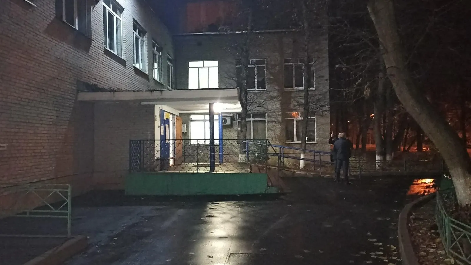 В поликлинике Люберец по просьбе жителей улучшат освещение при входе