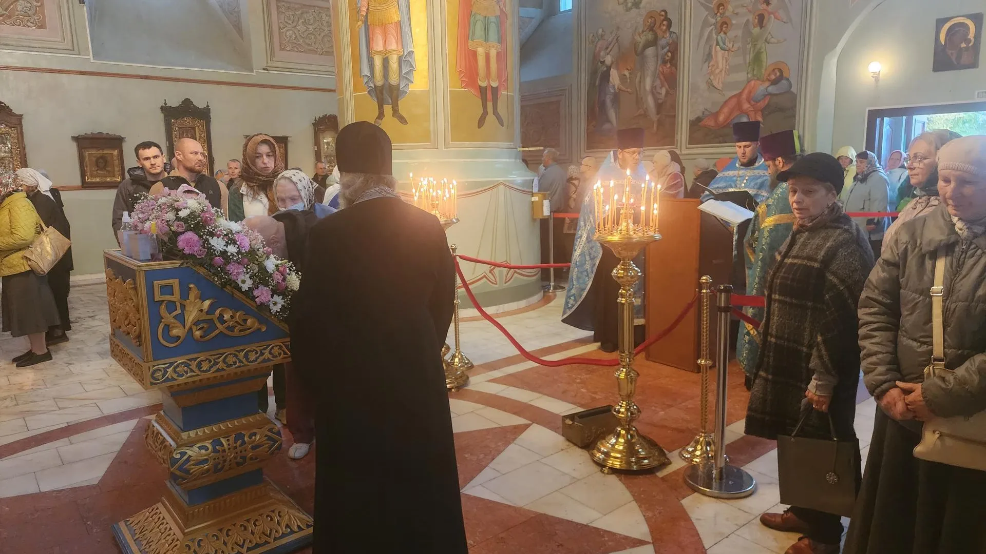 Жители Коломны молятся за родных на СВО перед Казанской иконой Божией Матери