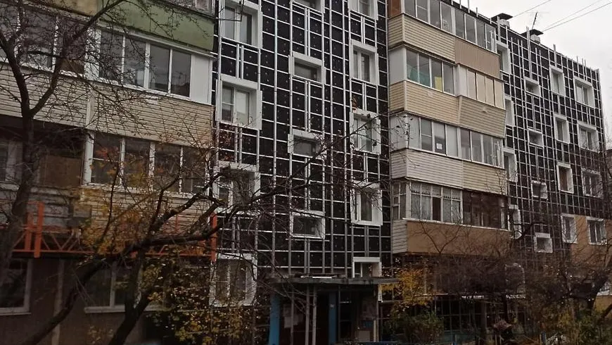 Фасад начали утеплять у дома на Московской улице Подольска